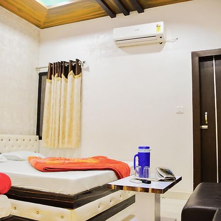 Hotel Shree Dwarkadhish Ujjain Bagian luar foto
