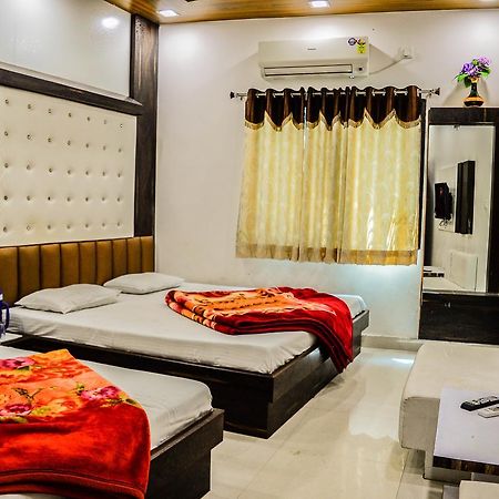 Hotel Shree Dwarkadhish Ujjain Bagian luar foto