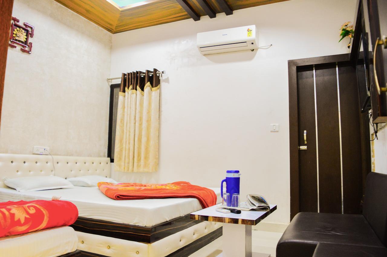 Hotel Shree Dwarkadhish Ujjain Bagian luar foto