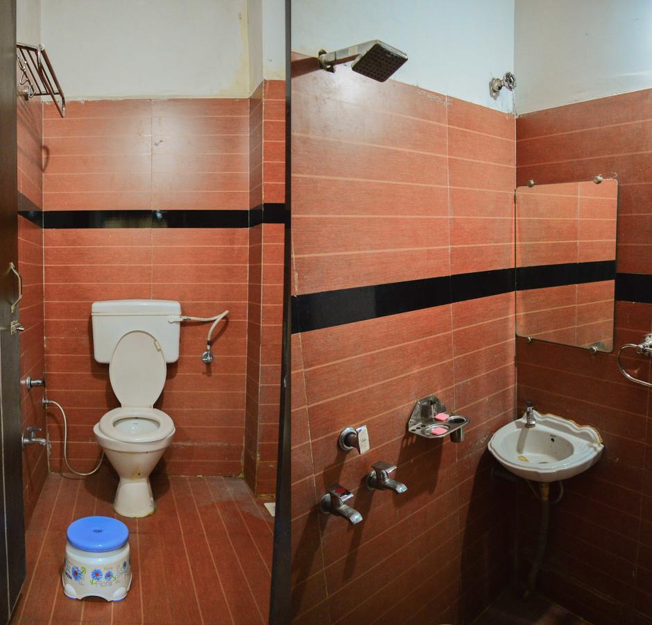 Hotel Shree Dwarkadhish Ujjain Bagian luar foto