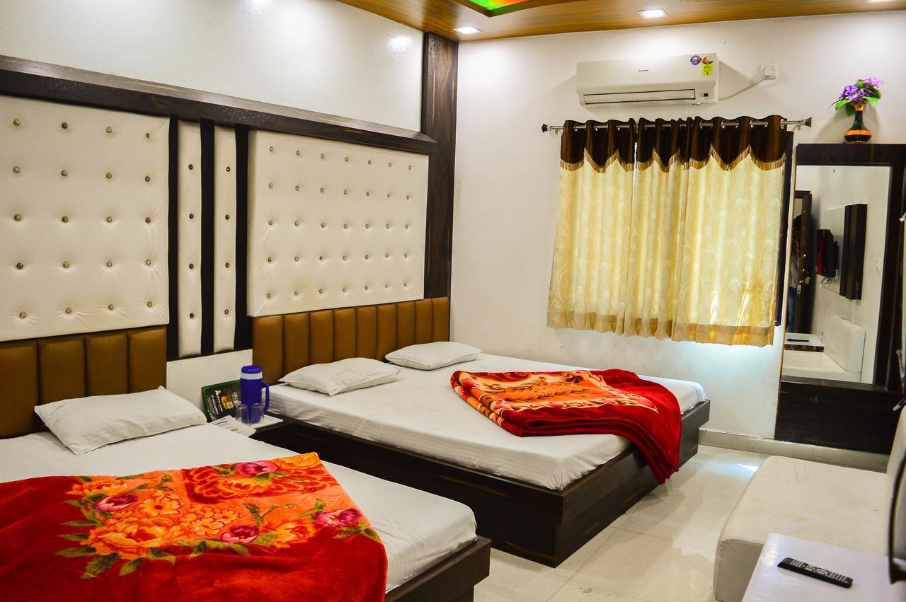 Hotel Shree Dwarkadhish Ujjain Bagian luar foto