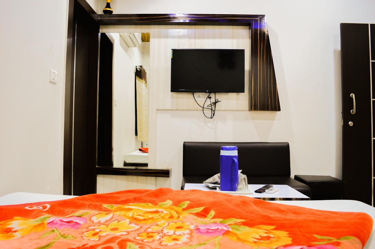 Hotel Shree Dwarkadhish Ujjain Bagian luar foto