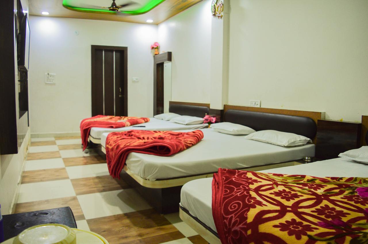 Hotel Shree Dwarkadhish Ujjain Bagian luar foto