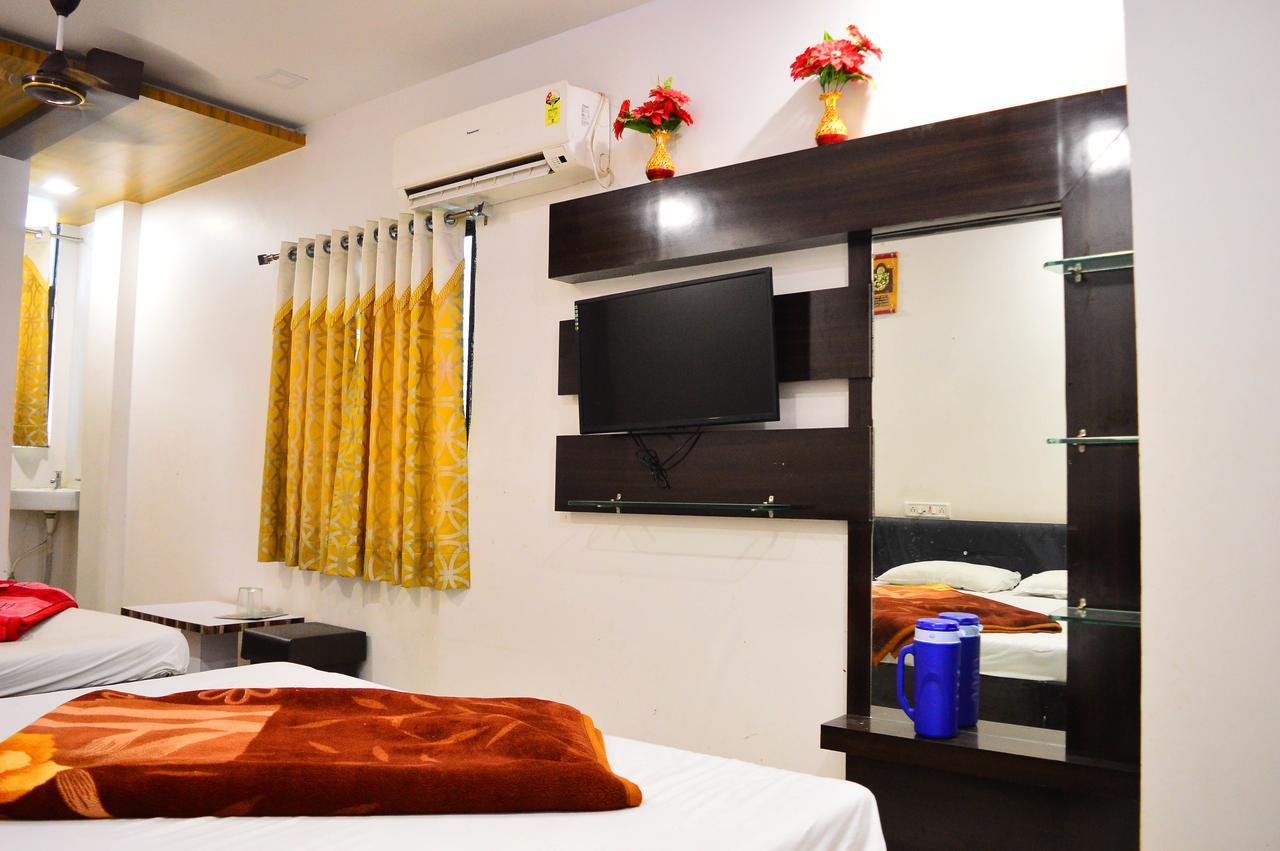 Hotel Shree Dwarkadhish Ujjain Bagian luar foto